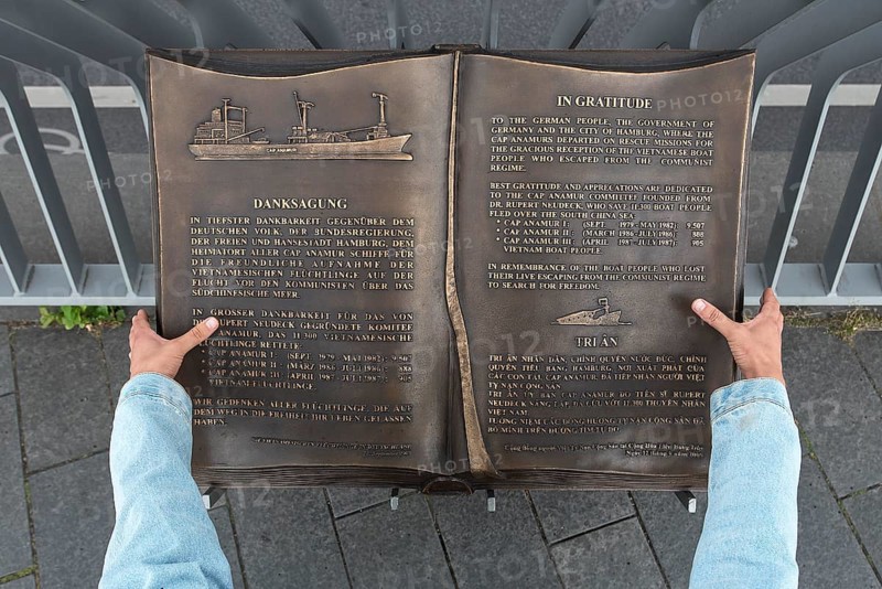 Commemorative plaque of a thank-you to the Cap Anamur for rescued Vietnamese refugees in the 1980s