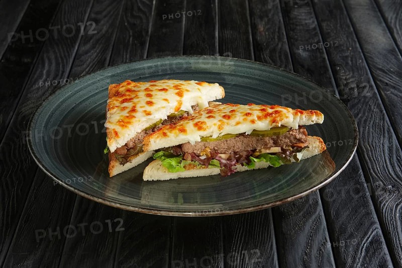 Club sandwich with meat