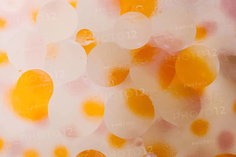 Oil bubbles inside water base form patterns