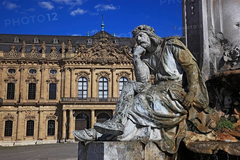 Walther von der Vogelweide statue