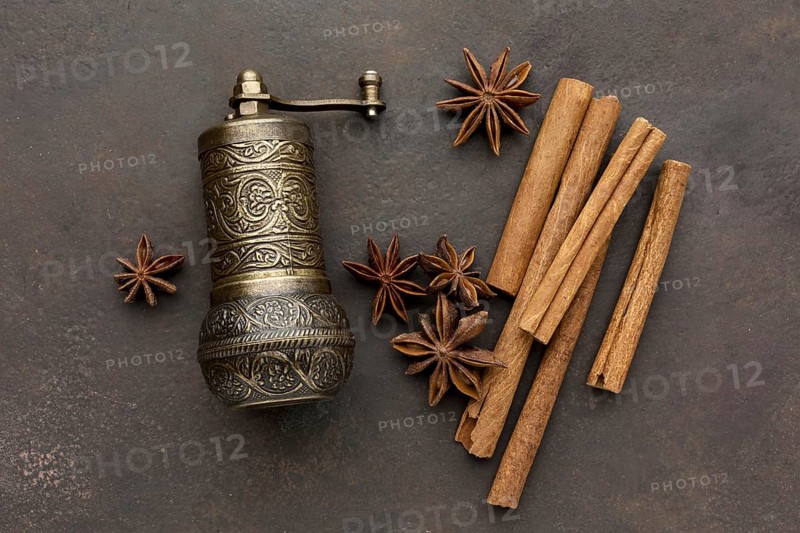 Cinnamon sticks grinder