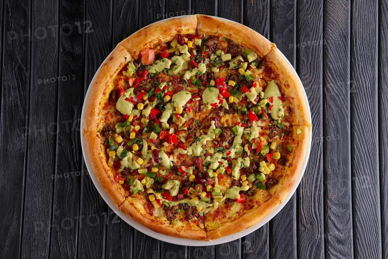 Pizza with ground-meat and vegetables