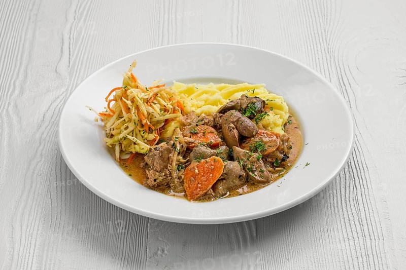 Chicken liver with mashed potato and pickled cabbage salad