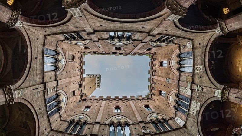 View from the courtyard to the Torre del Mangia