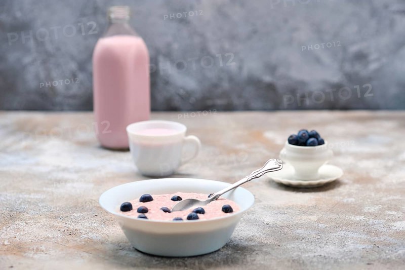 Oatmeal with homemade blueberry yogurt