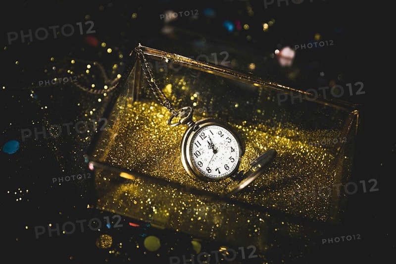 Pocket watch box with sequins