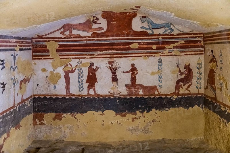 Beautiful wall paintings in the Necropolis of Tarchuna