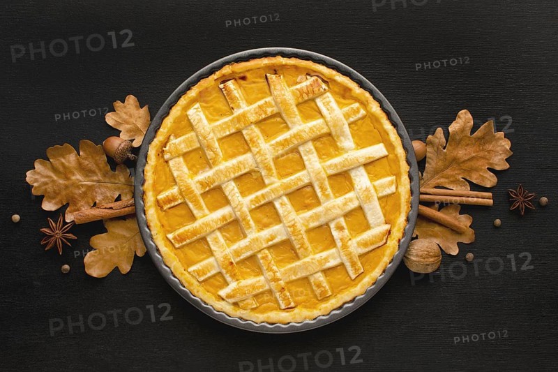 Flat lay pumpkin pie thanksgiving