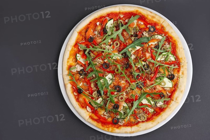Lean pizza Margherita with cheese