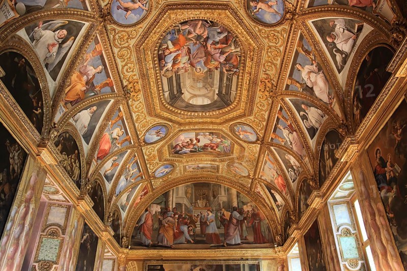 Passage between chapter house and Parlatoio