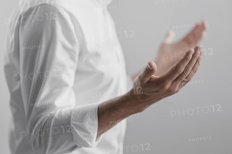 Man praying alone divinity home