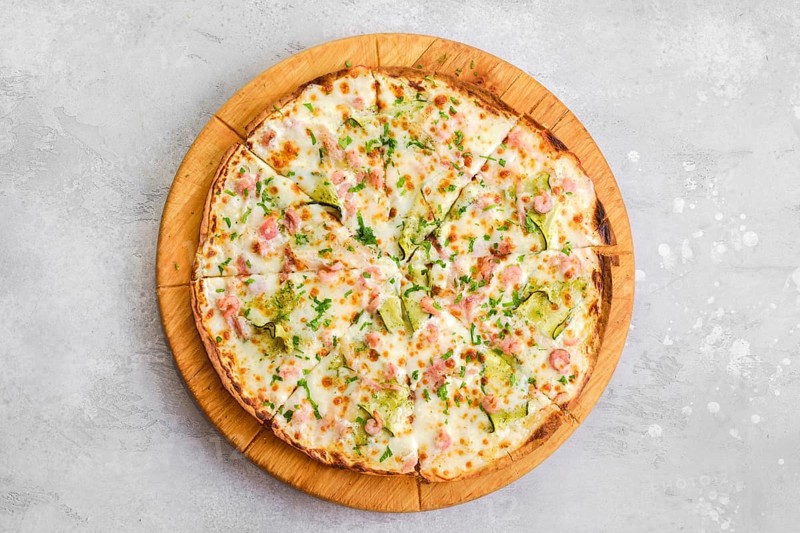 Thin-crust pizza dough with shrimps and zucchini