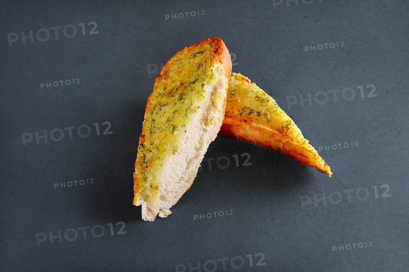Crispy garlic and herbs toast