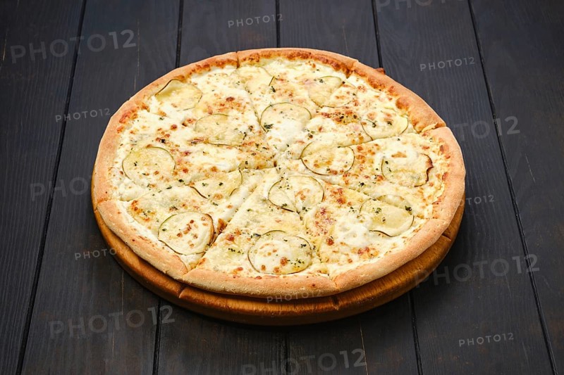 Classic pizza with dorblu cheese