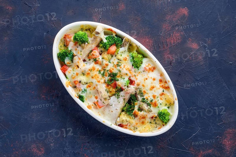 Broccoli and pike gratin with cheese