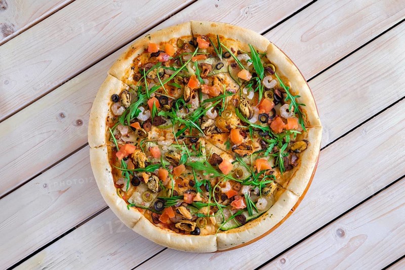 Pizza with shrimps