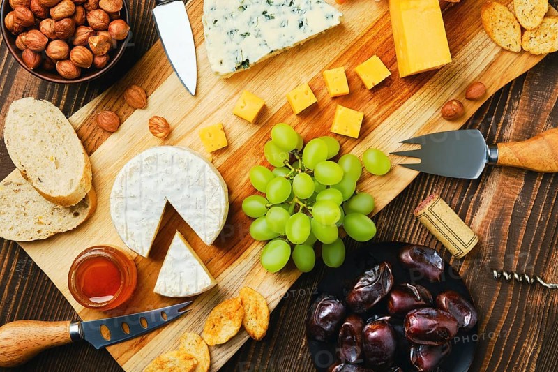 Top view of cheese plate with dorblu