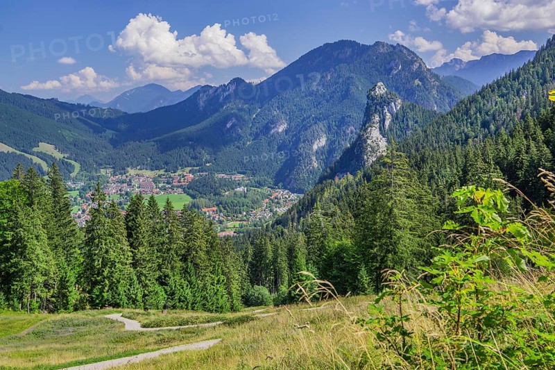 Kolbensattel view of the village with Laber 1686m and Kofel 1342m
