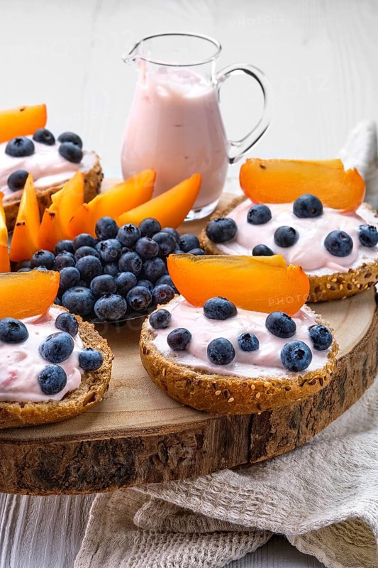 Sweet buns with soft cheese
