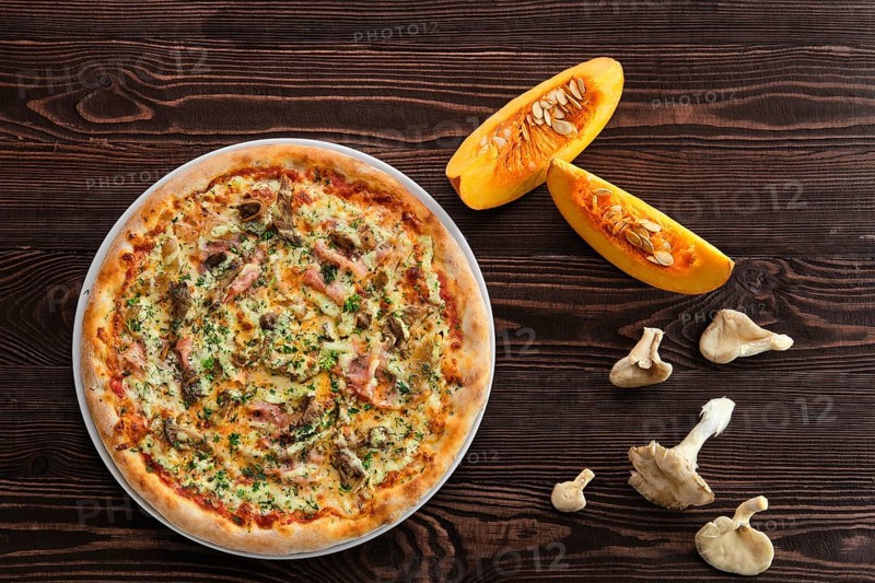 Thick crust pizza with ham