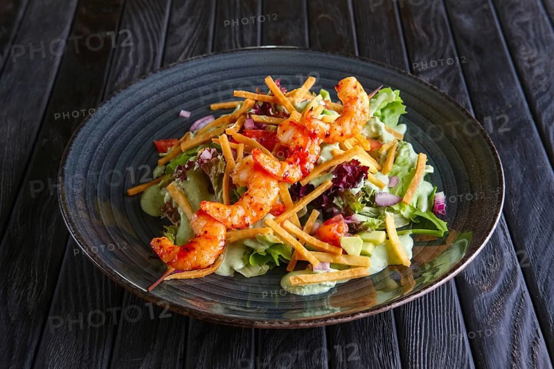 Shrimps on skewer with salad