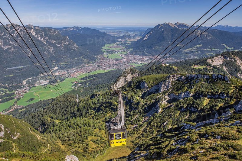Cable car to Osterfelderkopf 2033m with view of Ort and Wank 1780m