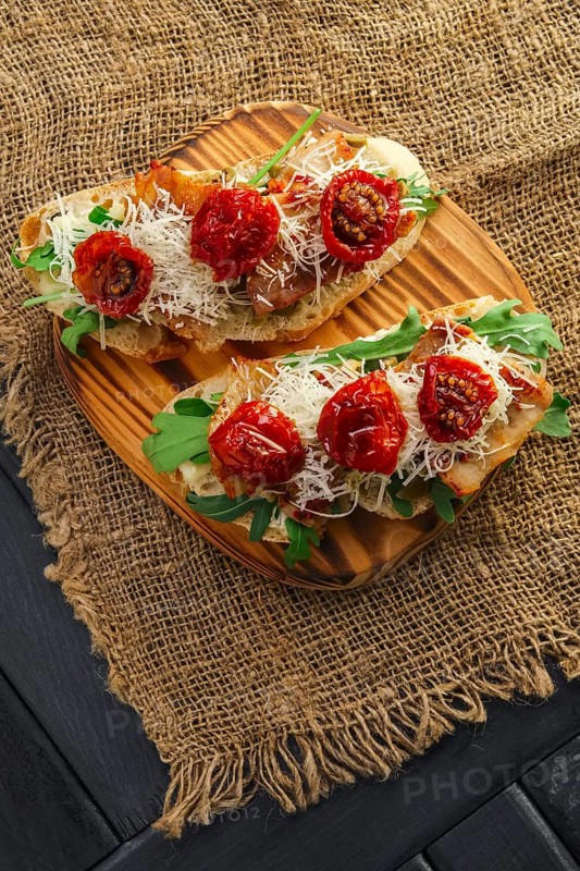 Bruschetta with cheese