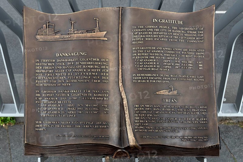 Commemorative plaque of a thank-you to the Cap Anamur for rescued Vietnamese refugees in the 1980s