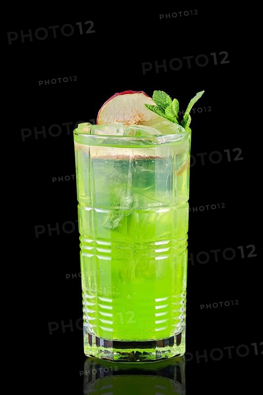 Cold lemonade with tarragon