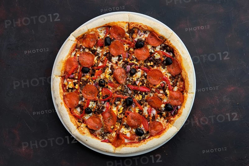 Top view of pizza with forcemeat