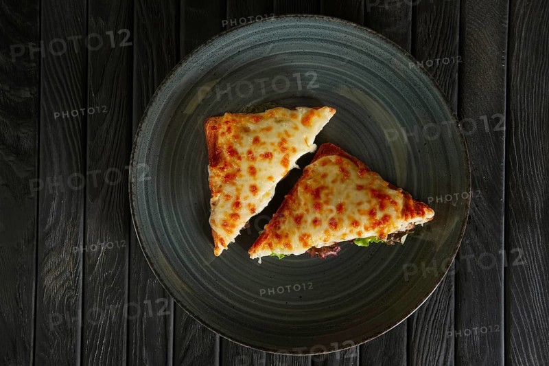Club sandwich with meat