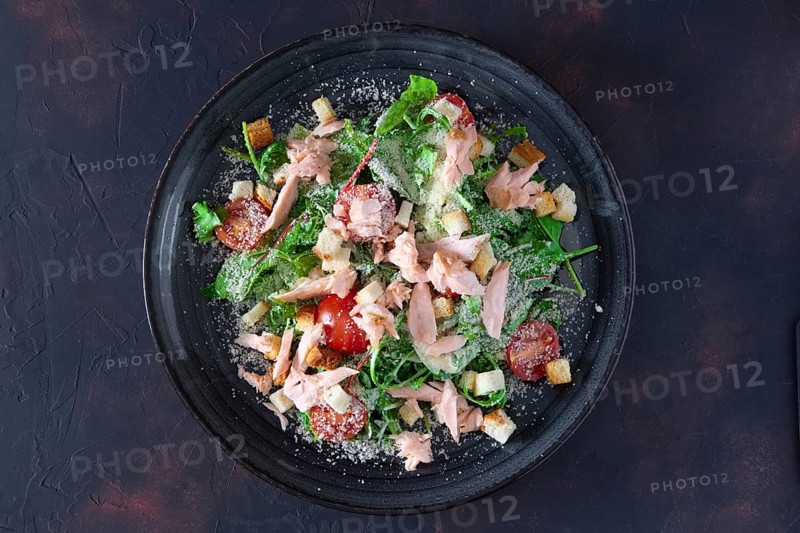 Smoked salmon salad with arugula