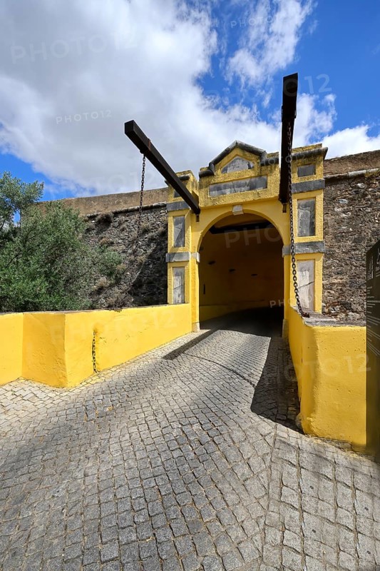 Corner or Esquina outer gate