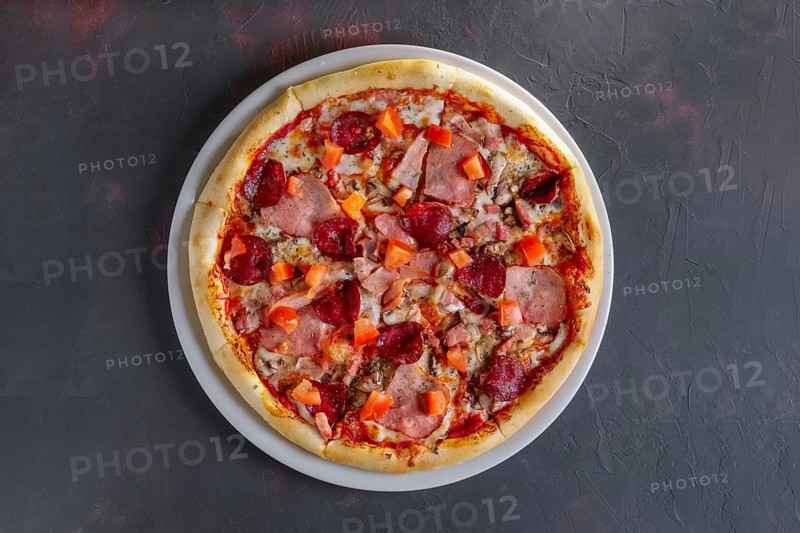 Pizza with ham and mushrooms