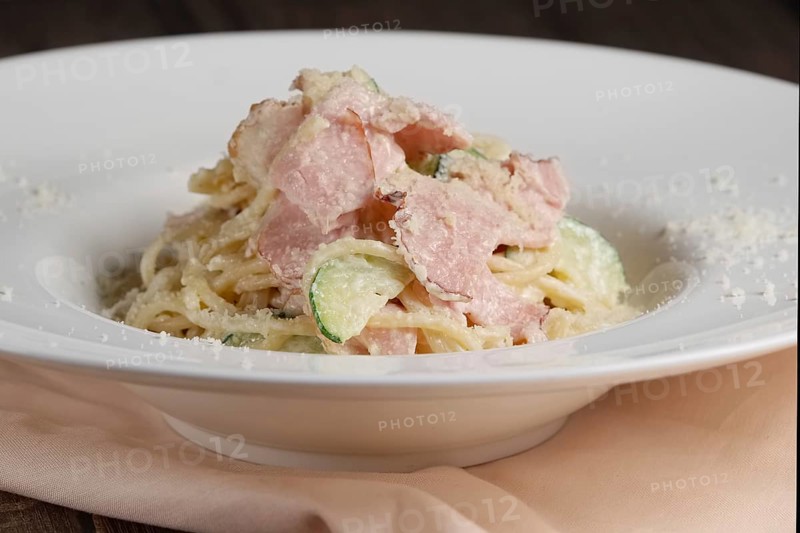 Pasta with ham and cheese