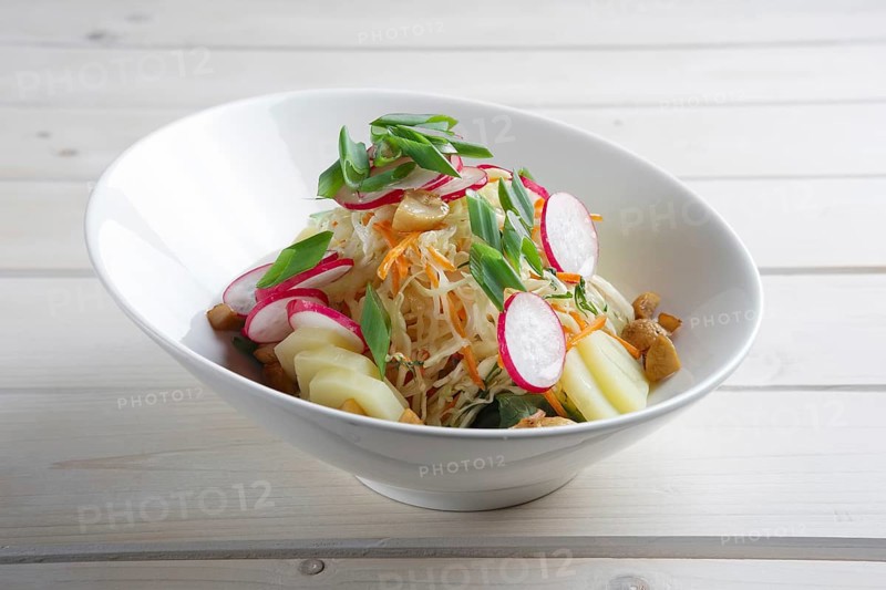 Salad with radish