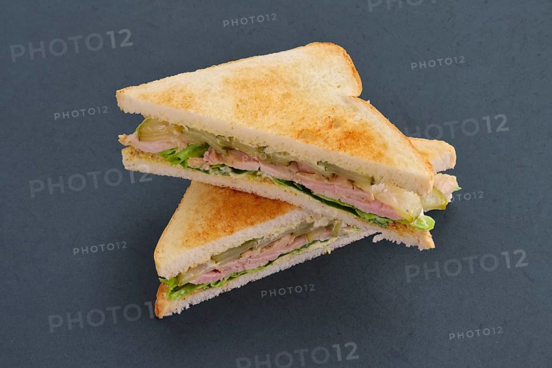 Club sandwich with soft cheese
