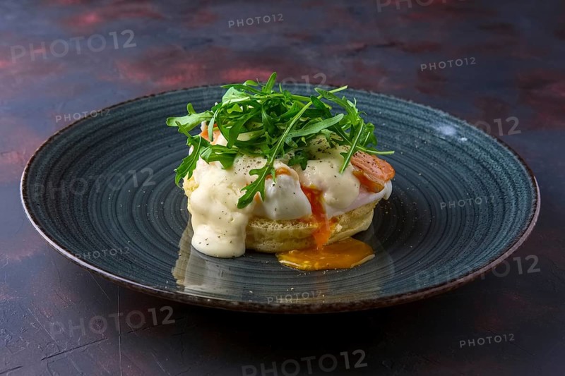 Sandwich with poached egg