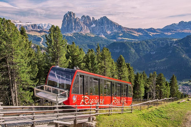 Funicular railway to the Raschoetzalm with the Langkofelgruppe 3181m