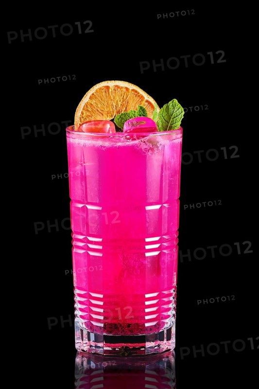 Cold lemonade with dragon fruit