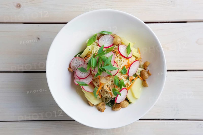Salad with radish
