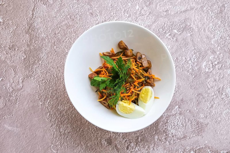 Vegetarian salad with carrot