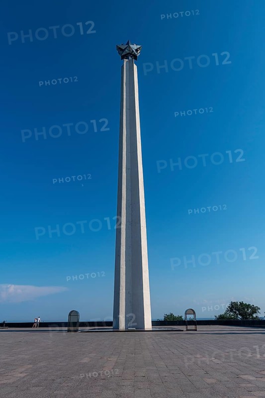 Obelisk Slavy G. Ulyanovsk overlooking the Volga river