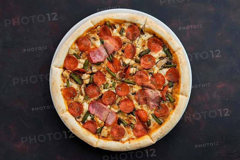 Close up view of pizza with chicken