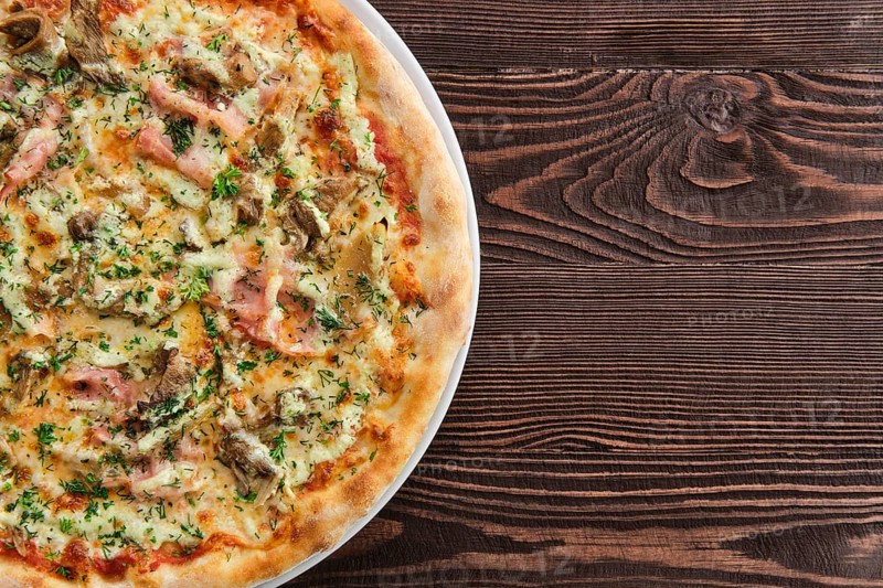 Thick crust pizza with ham