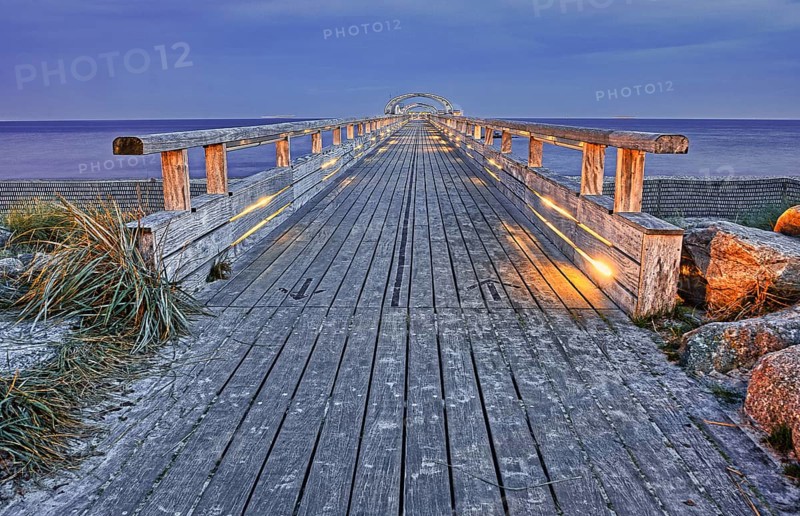 Illuminated pier