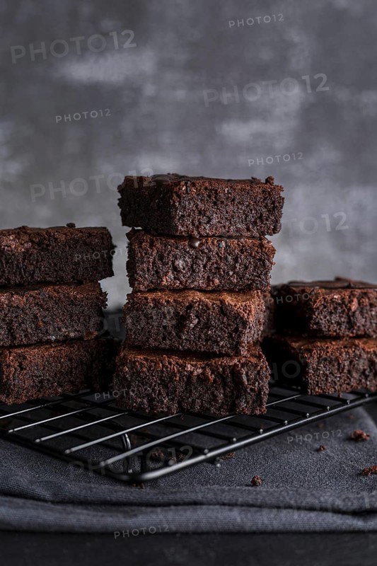 Front view brownies cooling rack with cloth