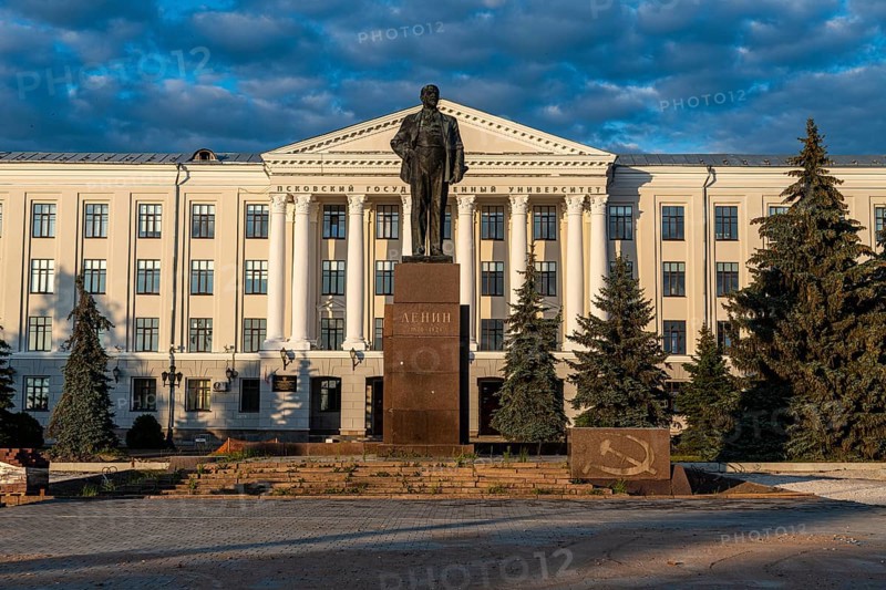 Lenin statue