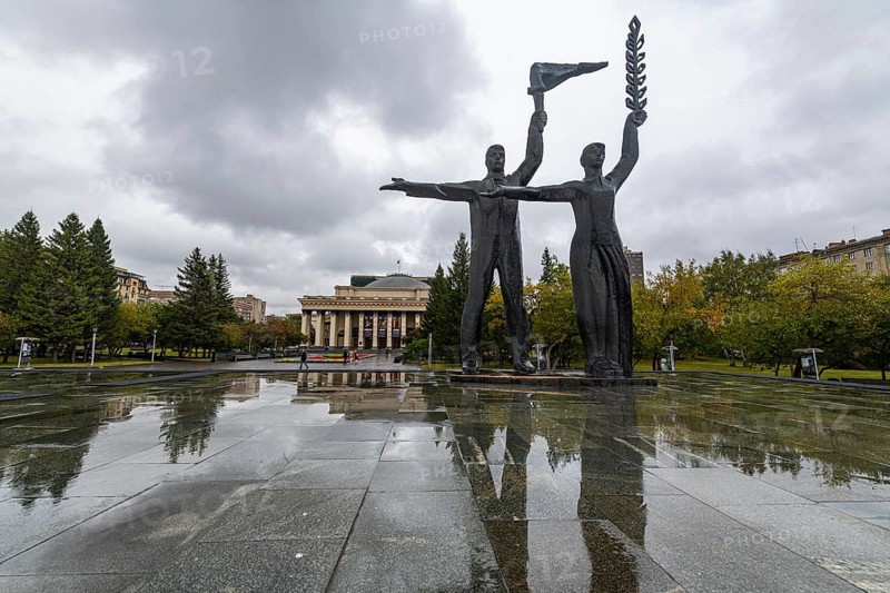 Lenin statue on Leninsquare