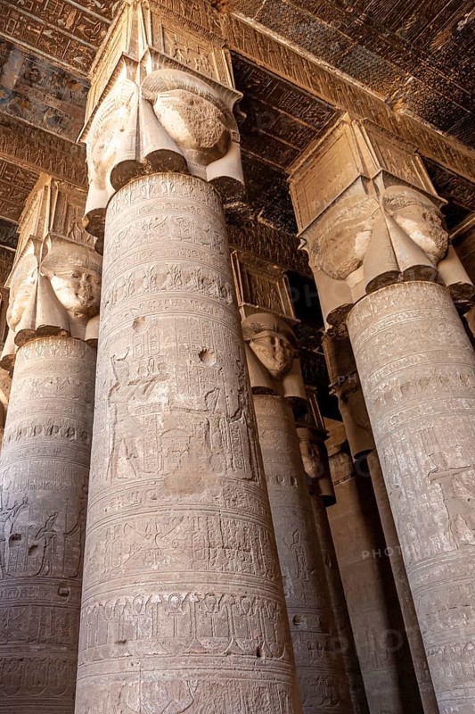 Columns and hall ceiling